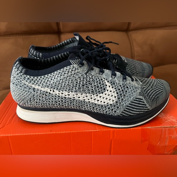 Nike Flynit Racers - Picture 2 of 6